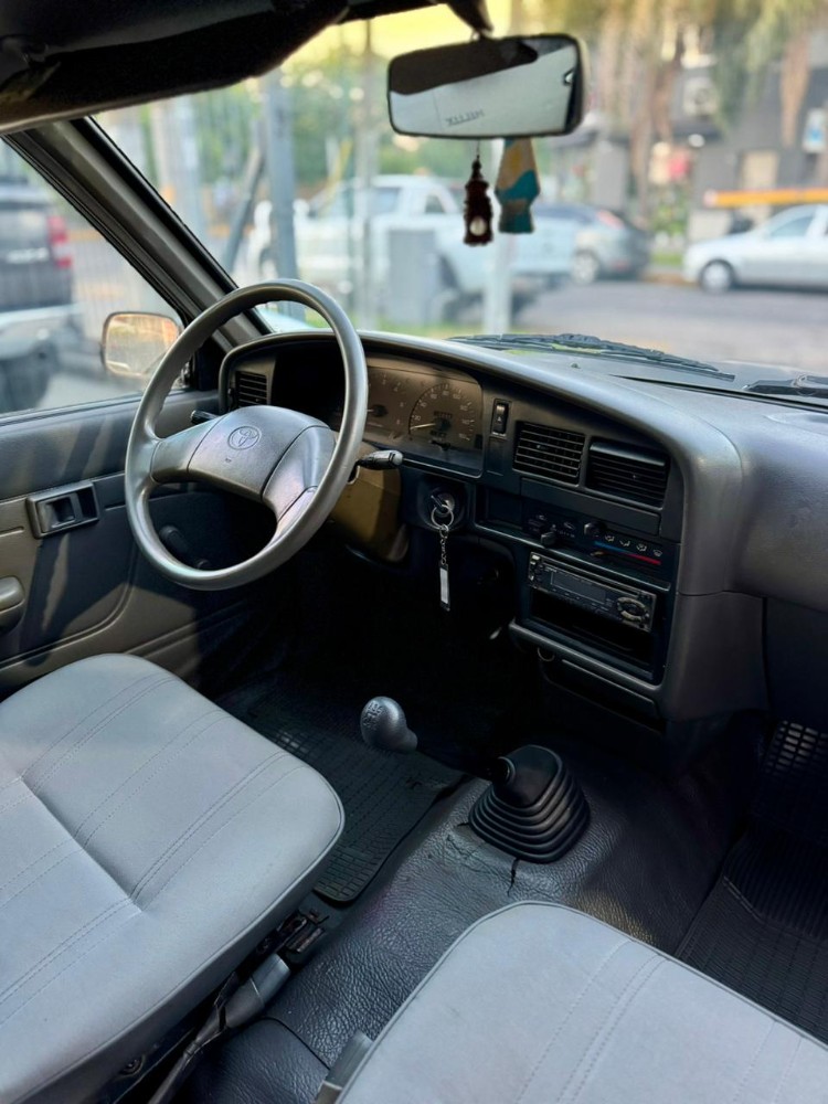 Toyota Hilux  2.4 CABINA DOBLE 4X2 M/T — foto 12
